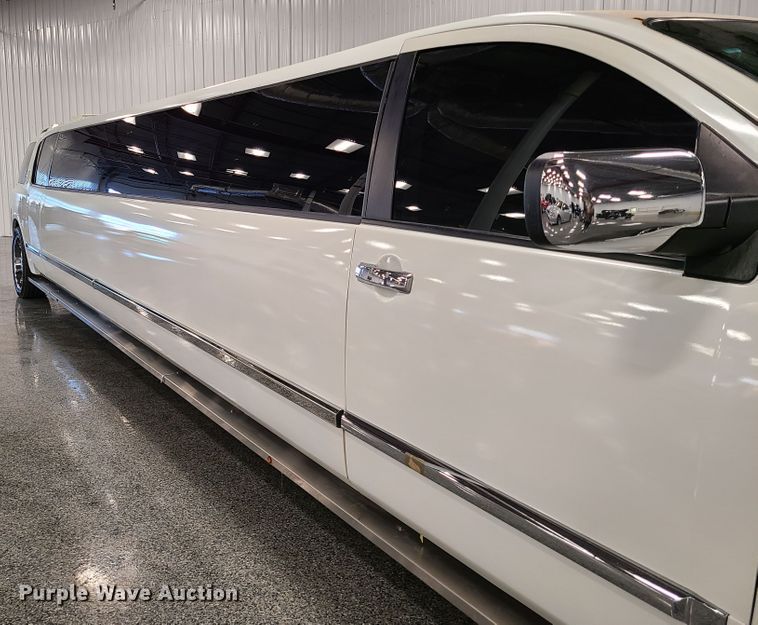 image for item HM9823 2007 Infiniti QX56  limousine