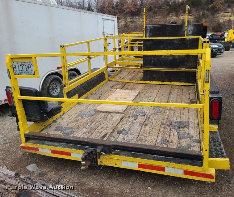 image for item HM9847 1996 Texas Bragg utility trailer