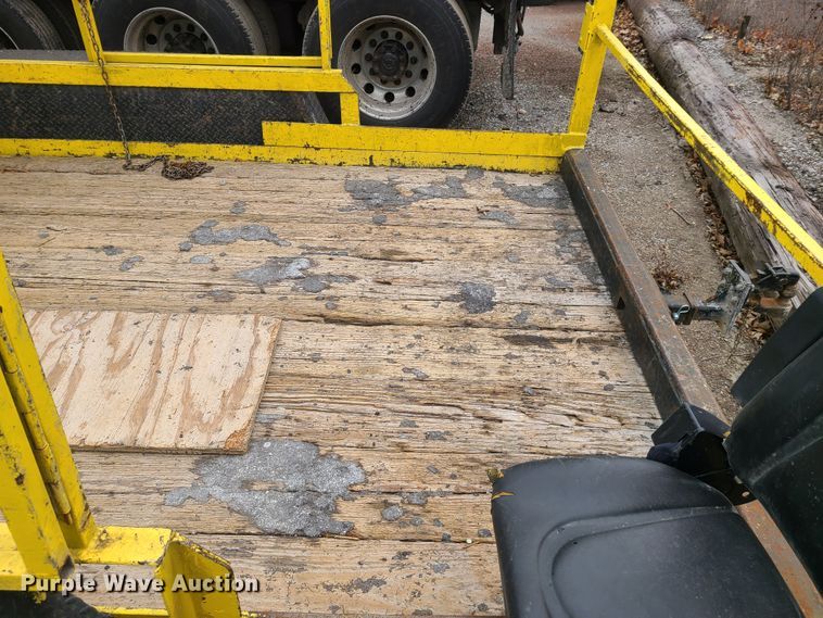 image for item HM9847 1996 Texas Bragg utility trailer