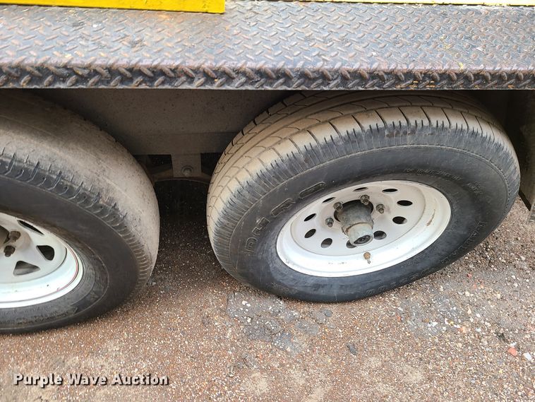 image for item HM9847 1996 Texas Bragg utility trailer