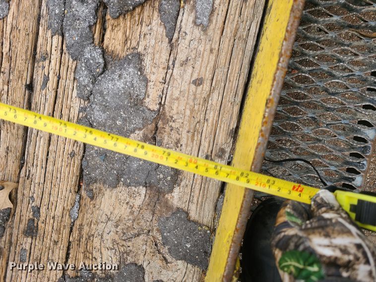 image for item HM9847 1996 Texas Bragg utility trailer