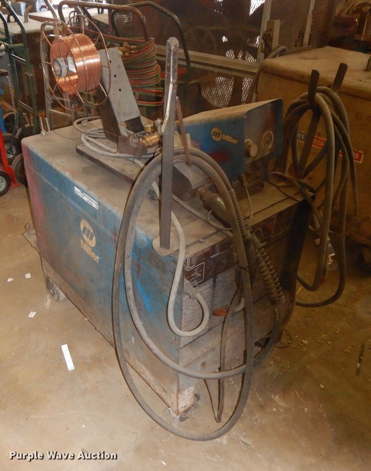 image for item HP9002 Miller Deltaweld 651 welder