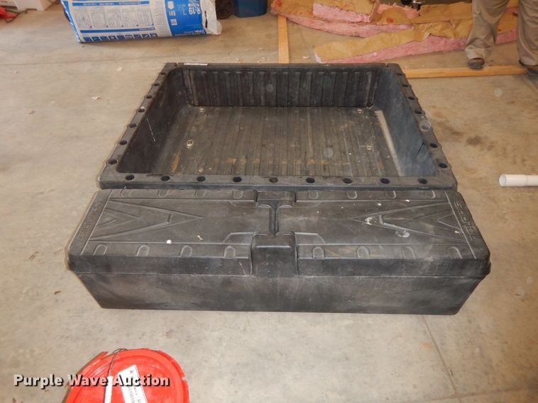 image for item HP9067 2010 Polaris Ranger dump bed and toolbox