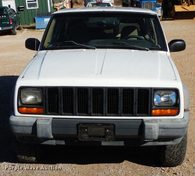 image for item HP9069 2000 Jeep Cherokee  SUV