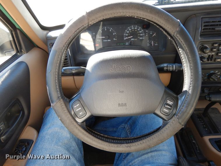 image for item HP9069 2000 Jeep Cherokee  SUV