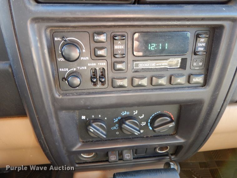 image for item HP9069 2000 Jeep Cherokee  SUV