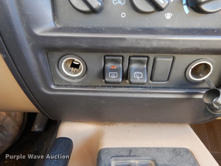 image for item HP9069 2000 Jeep Cherokee  SUV