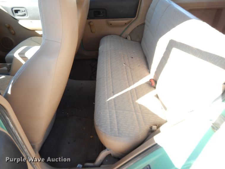 image for item HP9069 2000 Jeep Cherokee  SUV