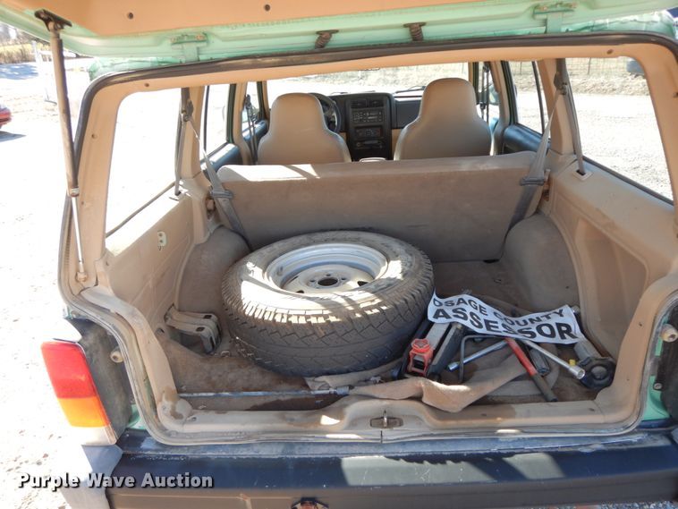 image for item HP9069 2000 Jeep Cherokee  SUV