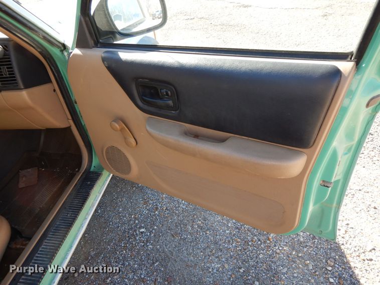 image for item HP9069 2000 Jeep Cherokee  SUV