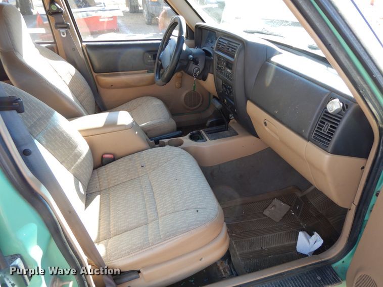 image for item HP9069 2000 Jeep Cherokee  SUV