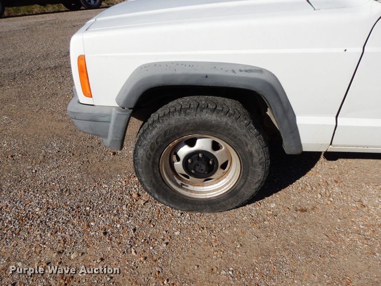 image for item HP9069 2000 Jeep Cherokee  SUV