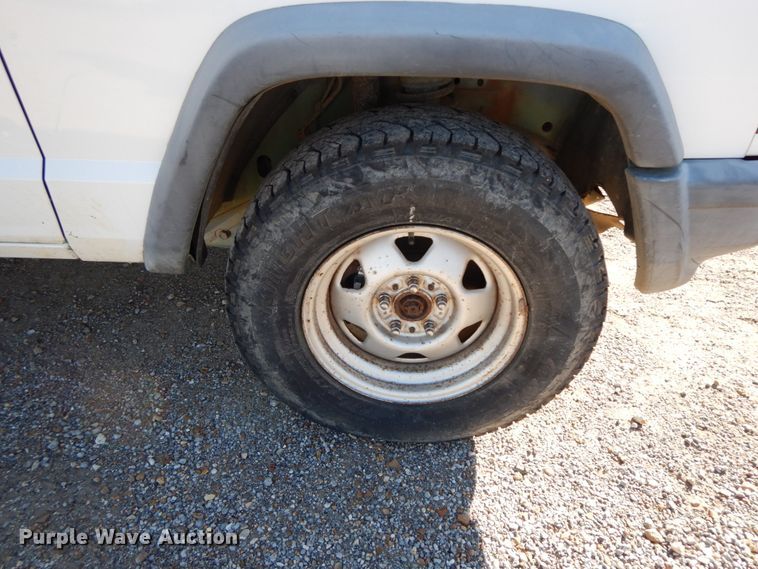 image for item HP9069 2000 Jeep Cherokee  SUV