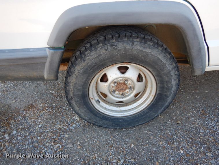 image for item HP9069 2000 Jeep Cherokee  SUV