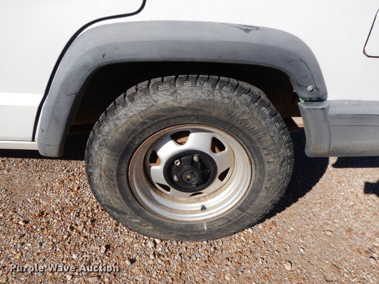 image for item HP9069 2000 Jeep Cherokee  SUV