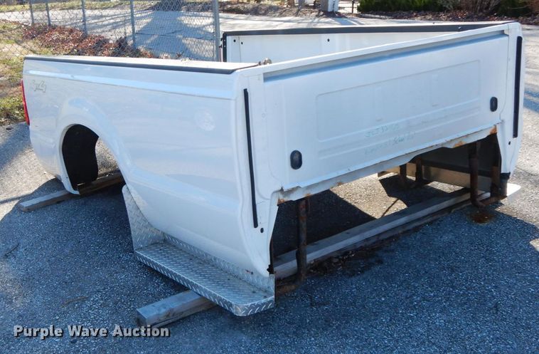 image for item HP9072 2007 Ford F350 pickup truck bed