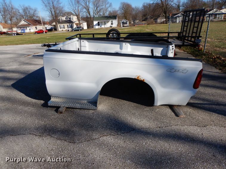 image for item HP9072 2007 Ford F350 pickup truck bed
