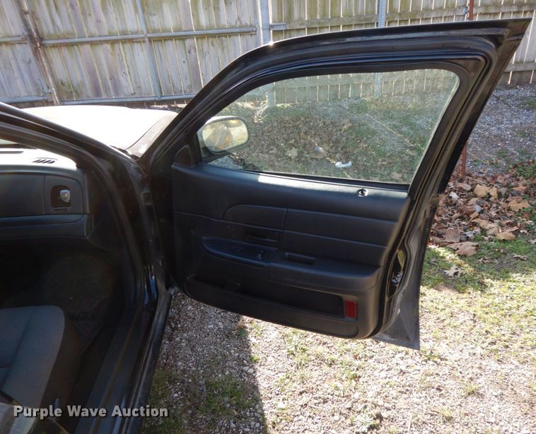 image for item HP9076 2011 Ford Crown Victoria Police Interceptor