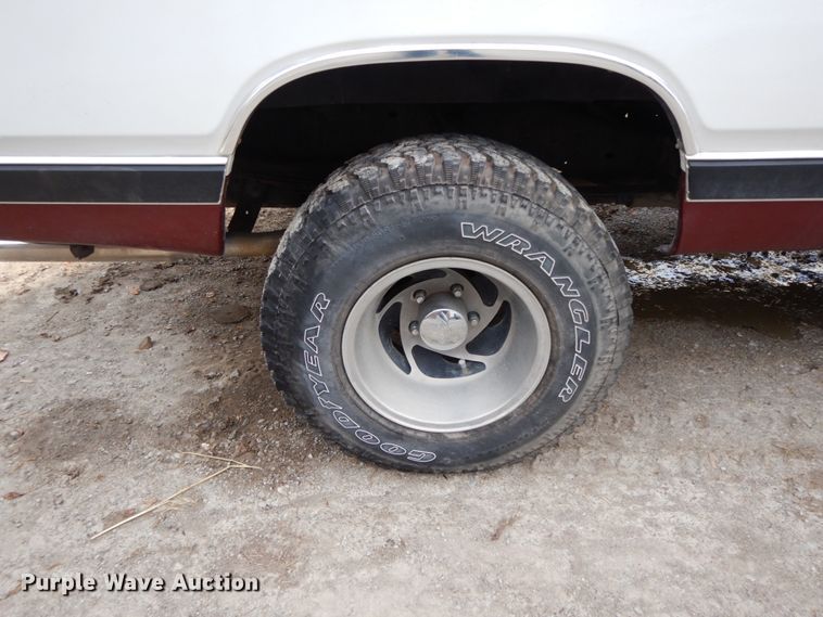 image for item HP9078 1989 Dodge Ram Charger 150 LE  SUV