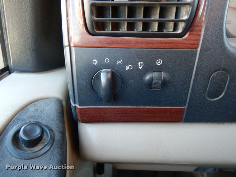 image for item HP9086 2006 Ford F350 Super Duty Lariat  Crew Cab pickup truck