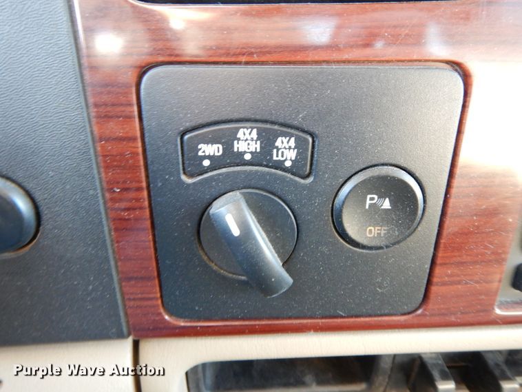 image for item HP9086 2006 Ford F350 Super Duty Lariat  Crew Cab pickup truck