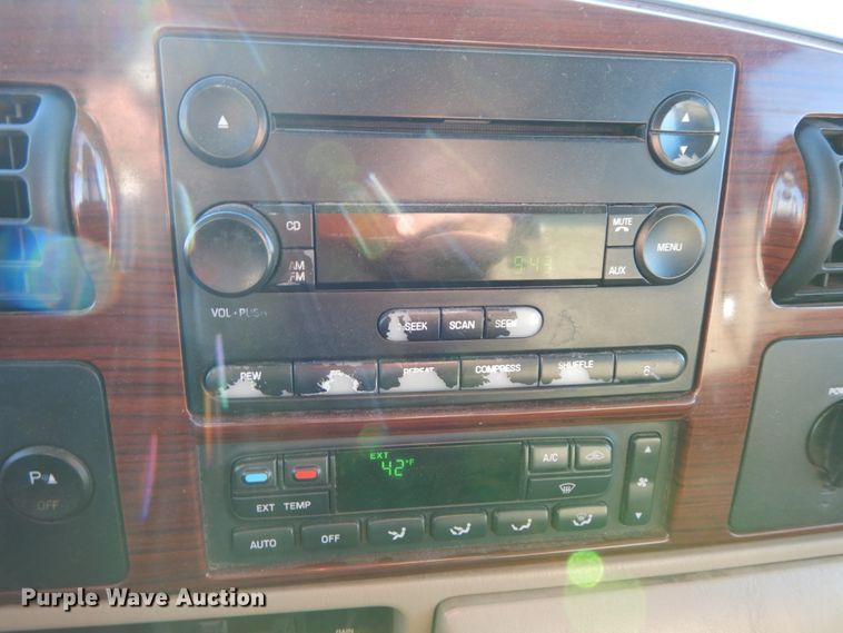 image for item HP9086 2006 Ford F350 Super Duty Lariat  Crew Cab pickup truck