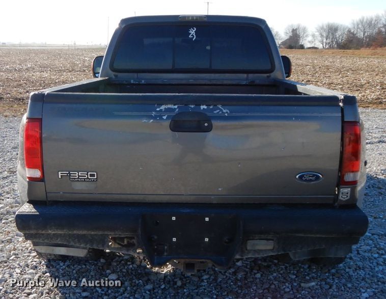 image for item HP9087 2003 Ford F350 Super Duty XLT  Crew Cab pickup truck