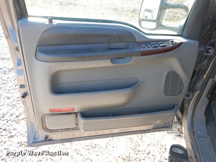 image for item HP9087 2003 Ford F350 Super Duty XLT  Crew Cab pickup truck