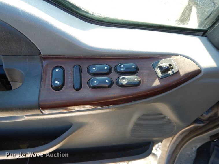 image for item HP9087 2003 Ford F350 Super Duty XLT  Crew Cab pickup truck