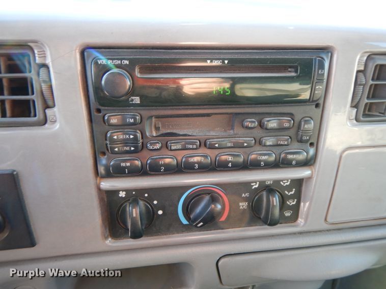 image for item HP9087 2003 Ford F350 Super Duty XLT  Crew Cab pickup truck