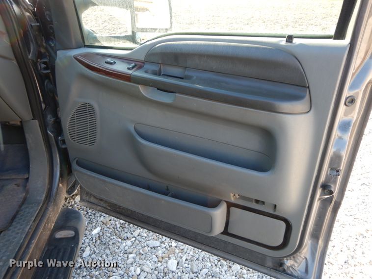 image for item HP9087 2003 Ford F350 Super Duty XLT  Crew Cab pickup truck