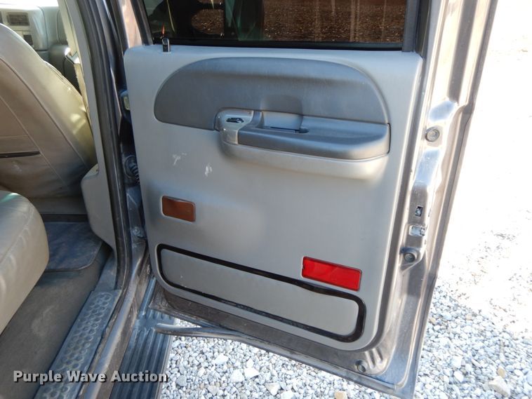 image for item HP9087 2003 Ford F350 Super Duty XLT  Crew Cab pickup truck