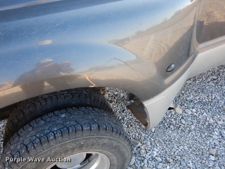 image for item HP9087 2003 Ford F350 Super Duty XLT  Crew Cab pickup truck