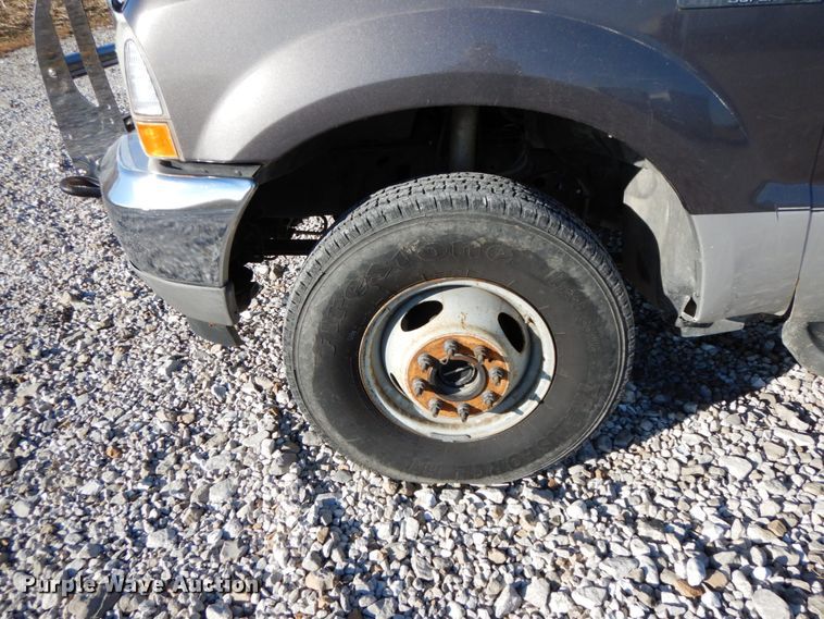 image for item HP9087 2003 Ford F350 Super Duty XLT  Crew Cab pickup truck