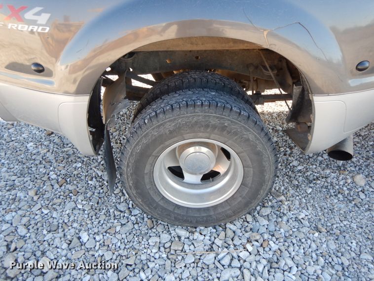 image for item HP9087 2003 Ford F350 Super Duty XLT  Crew Cab pickup truck