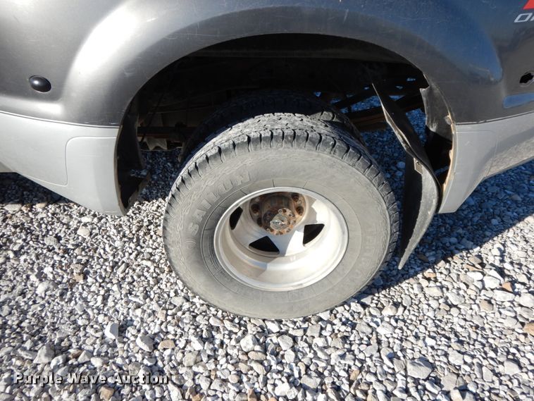 image for item HP9087 2003 Ford F350 Super Duty XLT  Crew Cab pickup truck