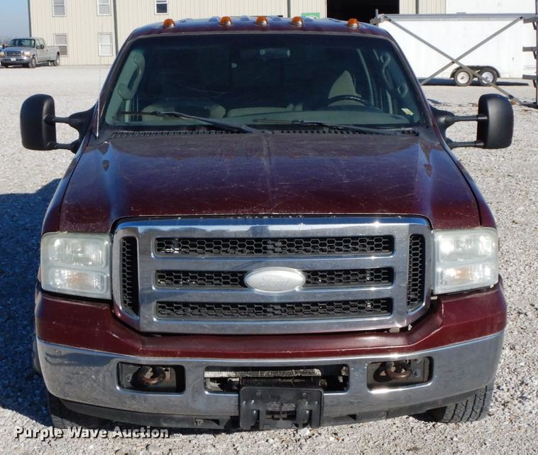 image for item HP9088 2005 Ford F350 Super Duty XLT  Crew Cab pickup truck