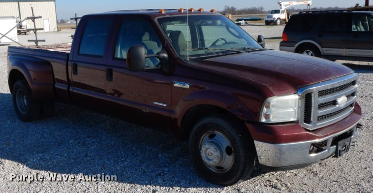 image for item HP9088 2005 Ford F350 Super Duty XLT  Crew Cab pickup truck