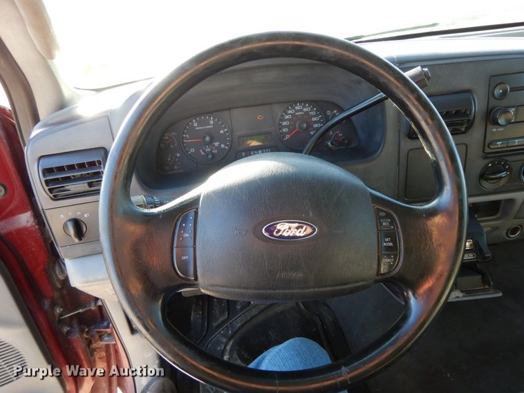 image for item HP9088 2005 Ford F350 Super Duty XLT  Crew Cab pickup truck