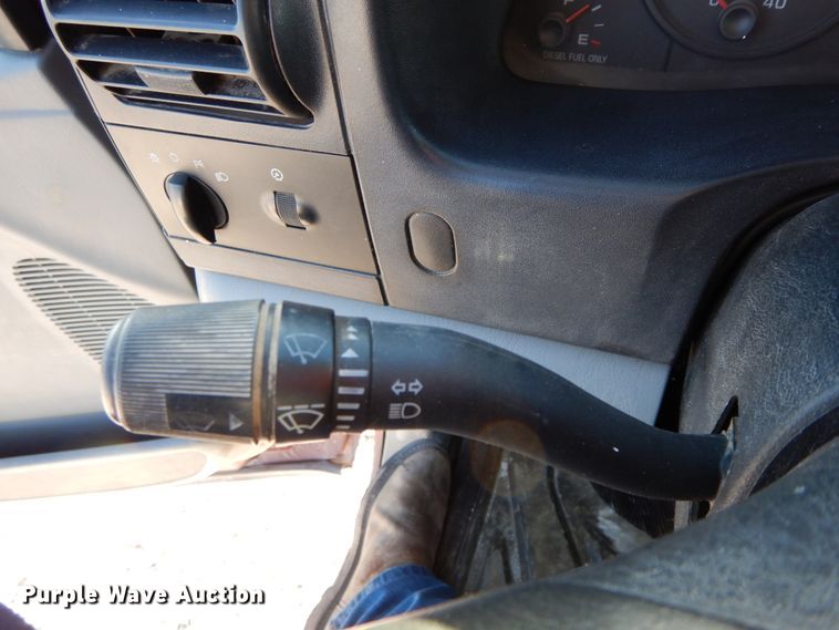 image for item HP9088 2005 Ford F350 Super Duty XLT  Crew Cab pickup truck