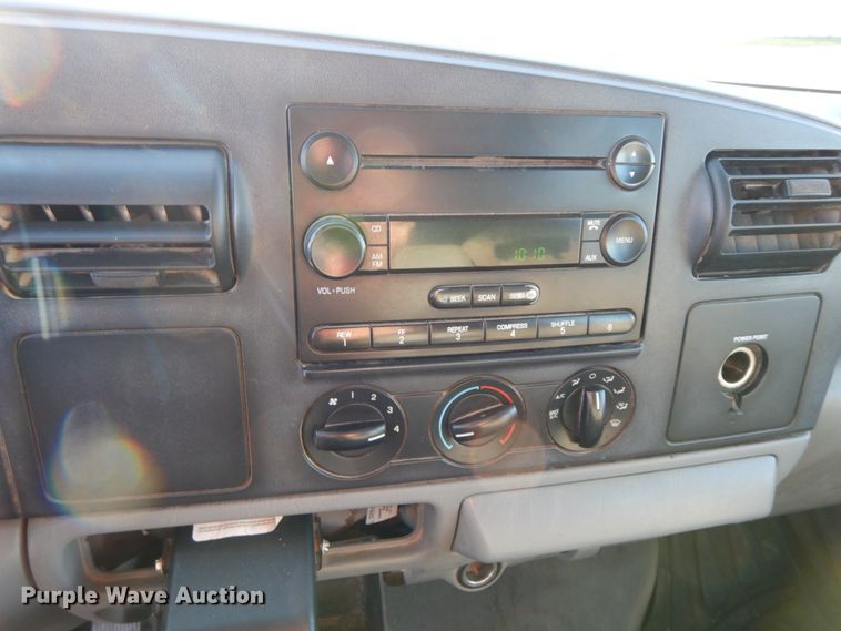 image for item HP9088 2005 Ford F350 Super Duty XLT  Crew Cab pickup truck