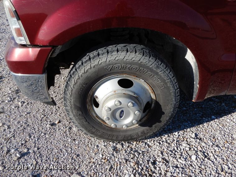 image for item HP9088 2005 Ford F350 Super Duty XLT  Crew Cab pickup truck