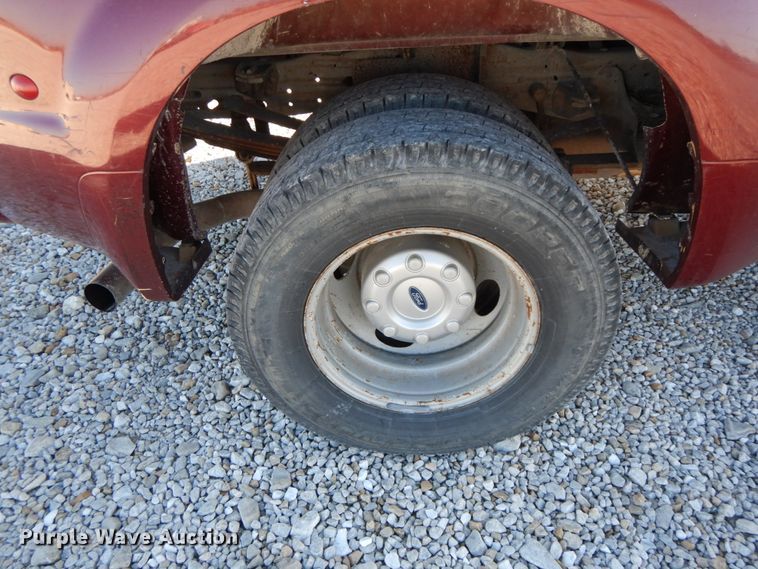 image for item HP9088 2005 Ford F350 Super Duty XLT  Crew Cab pickup truck