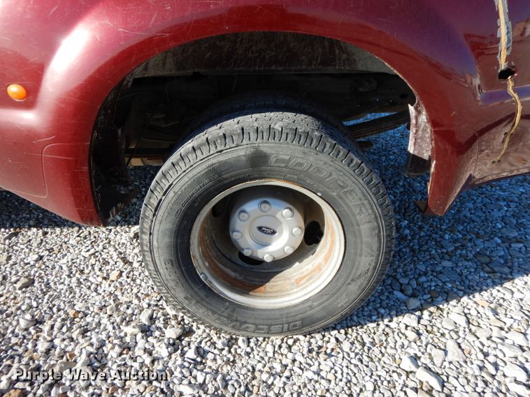 image for item HP9088 2005 Ford F350 Super Duty XLT  Crew Cab pickup truck