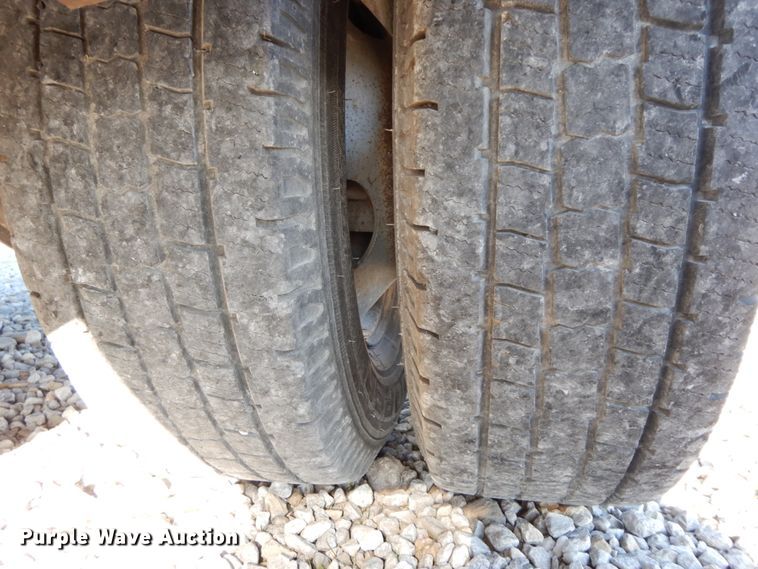 image for item HP9088 2005 Ford F350 Super Duty XLT  Crew Cab pickup truck