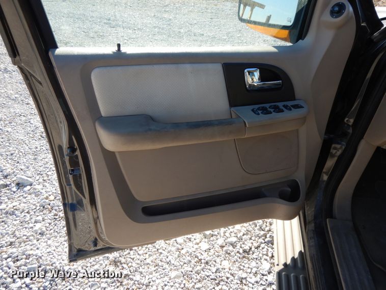 image for item HP9090 2005 Ford Expedition Eddie Bauer  SUV