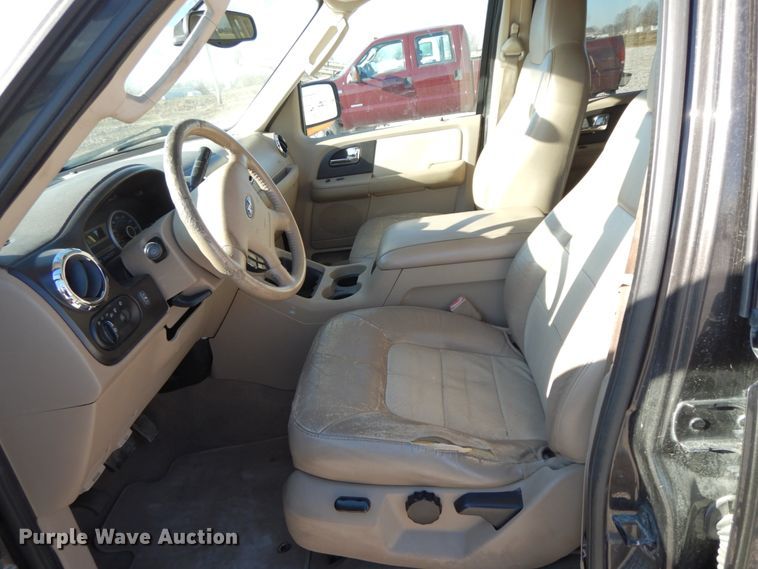 image for item HP9090 2005 Ford Expedition Eddie Bauer  SUV