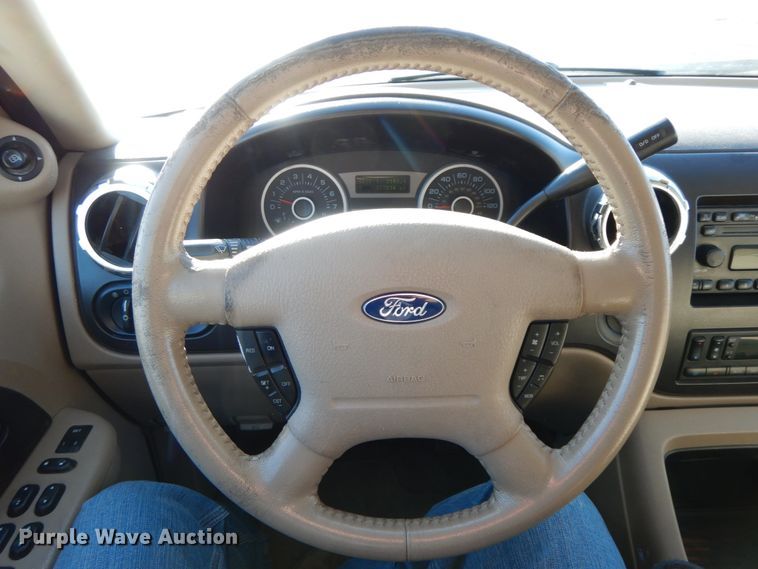 image for item HP9090 2005 Ford Expedition Eddie Bauer  SUV