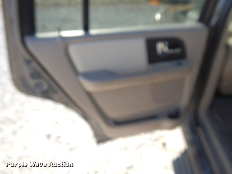 image for item HP9090 2005 Ford Expedition Eddie Bauer  SUV