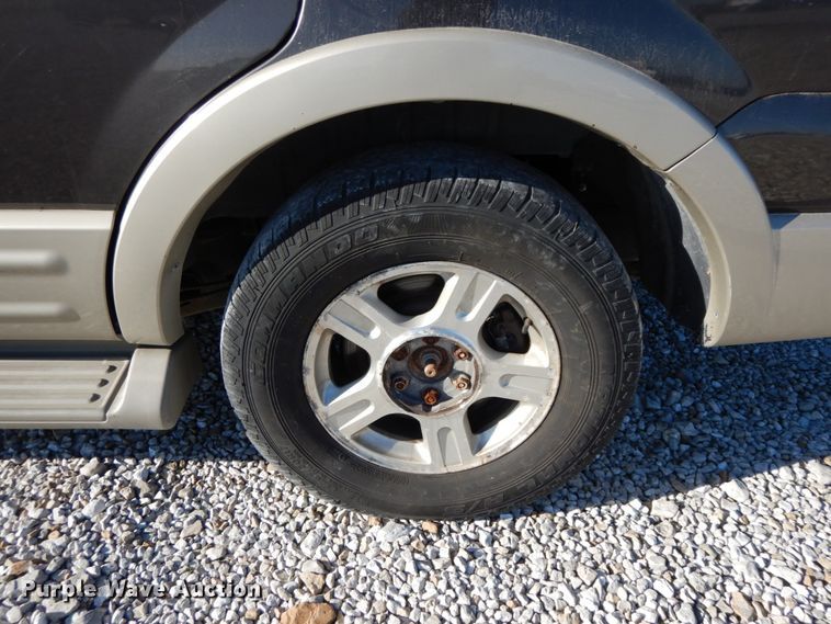 image for item HP9090 2005 Ford Expedition Eddie Bauer  SUV